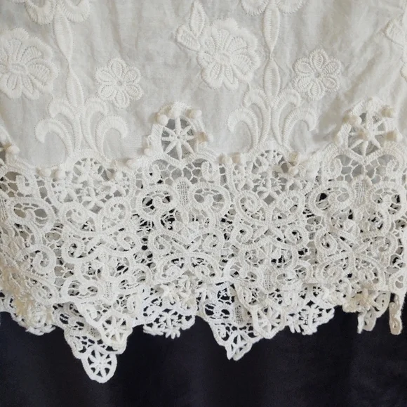 Beautiful white lace blouse - Picture 7 of 15